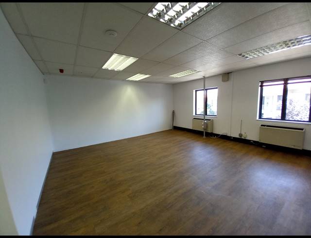 209M² OFFICE TO LET IN BRYANSTON